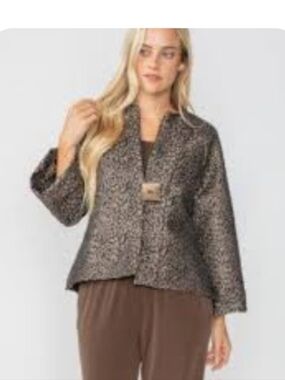 NWOT Womens IC COLLECTION Metallic Speckled Jacquard Crop Jacket